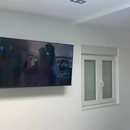 1 Bedroom Apartment *