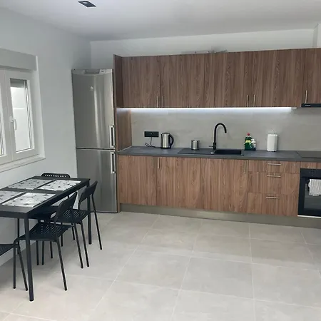 Apartment 1 Bedroom *